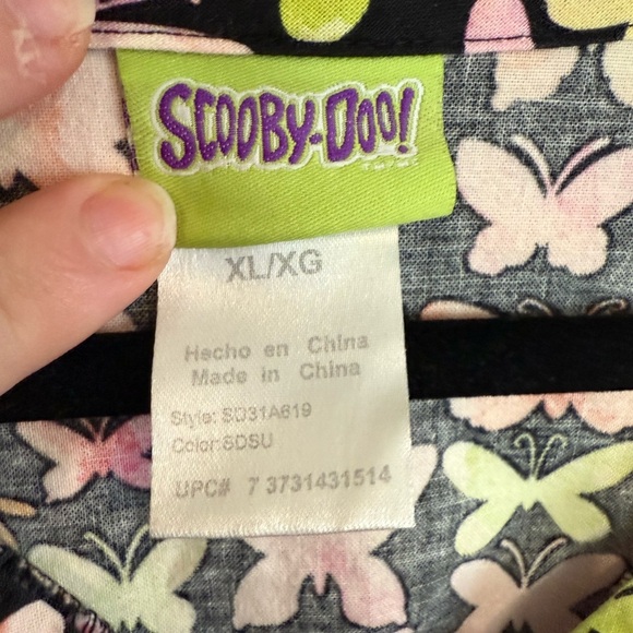 Scooby-Doo Butterfly Print Scrub Top - Picture 3 of 5